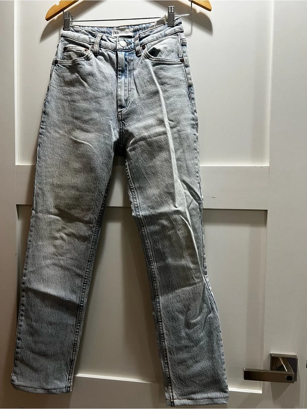 Zara Women’s Light Wash Blue Jeans - Classic Straight Fit